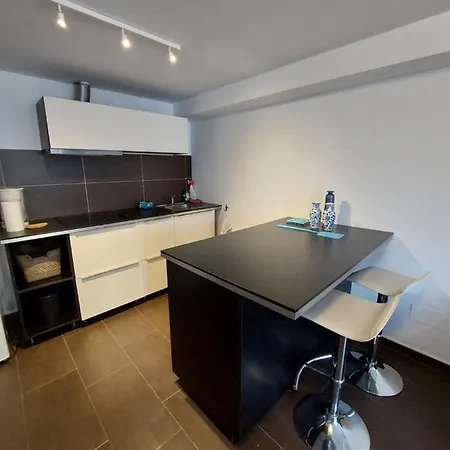 Modern Apartment, Walking Distance Of The Sea
